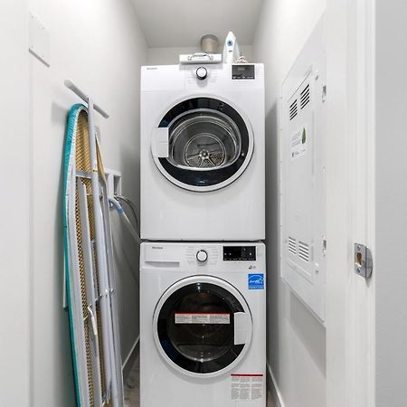 Modern Comfort At Ubc: 1Br Condo Near Campus แวนคูเวอร์ ภายนอก รูปภาพ