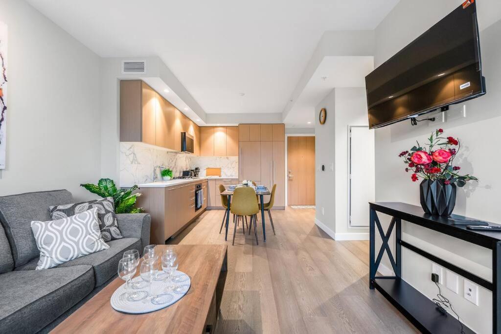 Modern Comfort At Ubc: 1Br Condo Near Campus แวนคูเวอร์ ภายนอก รูปภาพ