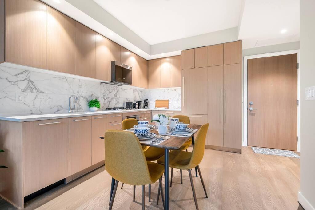 Modern Comfort At Ubc: 1Br Condo Near Campus แวนคูเวอร์ ภายนอก รูปภาพ