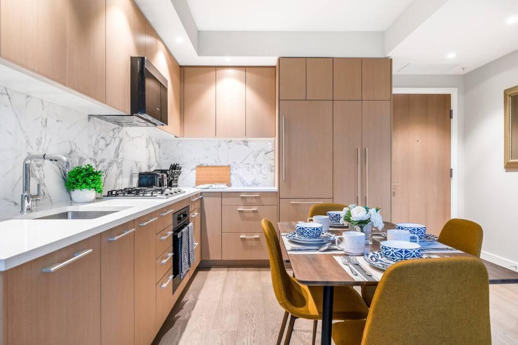 Modern Comfort At Ubc: 1Br Condo Near Campus แวนคูเวอร์ ภายนอก รูปภาพ