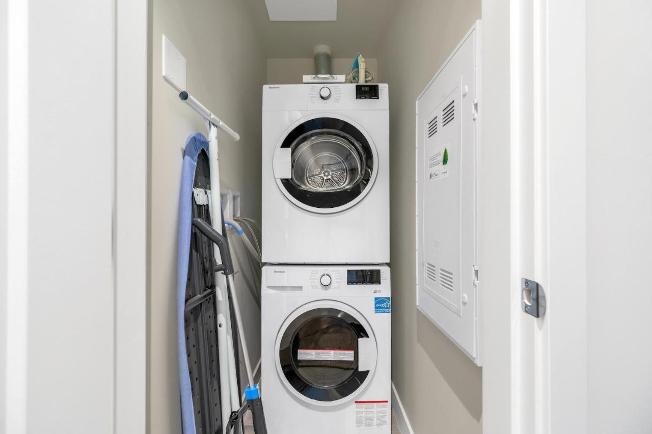 Modern Comfort At Ubc: 1Br Condo Near Campus แวนคูเวอร์ ภายนอก รูปภาพ